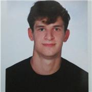 Laureato in Matematica da lezioni di matematica e fisica a studenti delle scuole medie e superiori